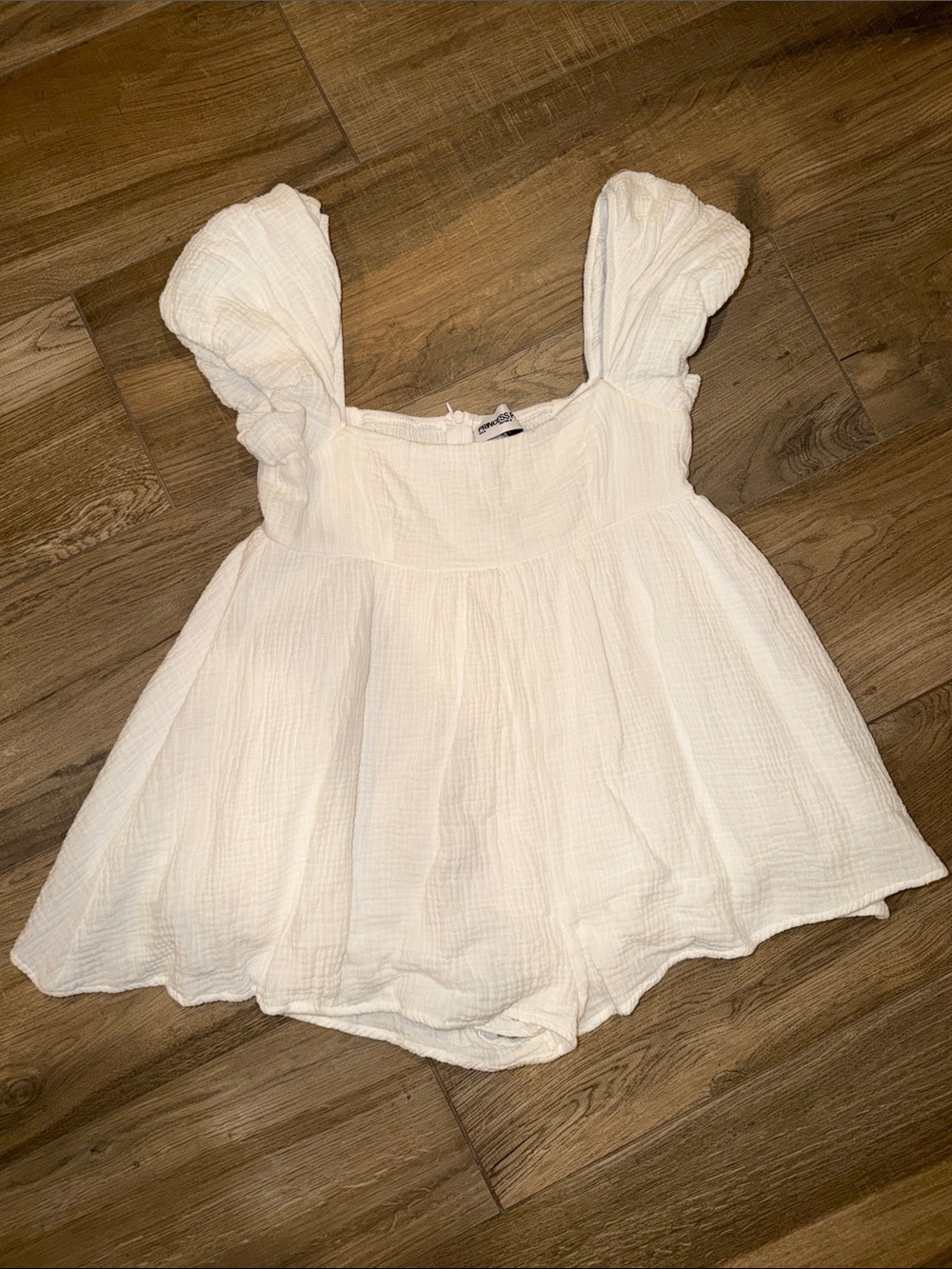 Princess Polly sz 4 White Smocked Square-Neck Gauze Romper with Puff Straps